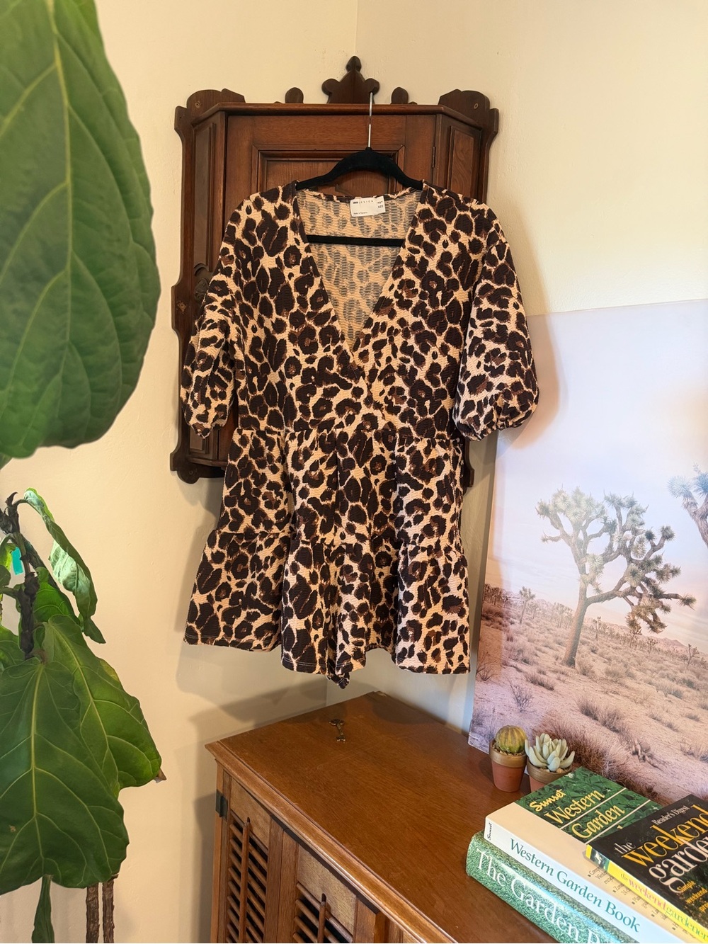 ASOS Design Leopard Print Textured Romper Size US 6 EU 38 Puff Sleeve V-Neck